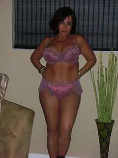 romantic female looking for guy in Broaddus, Texas
